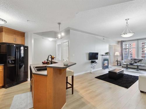 402 9020 Jasper Avenue, Edmonton, AB - Indoor