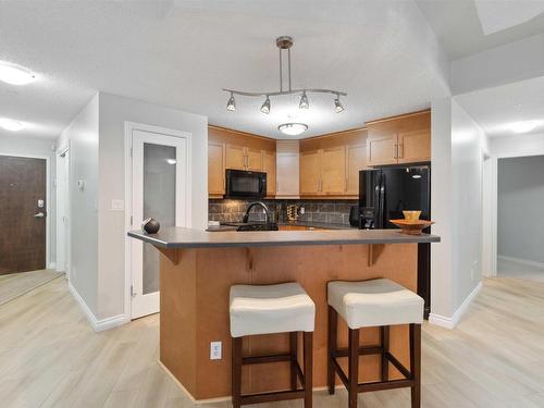 402 9020 Jasper Avenue, Edmonton, AB - Indoor Photo Showing Kitchen