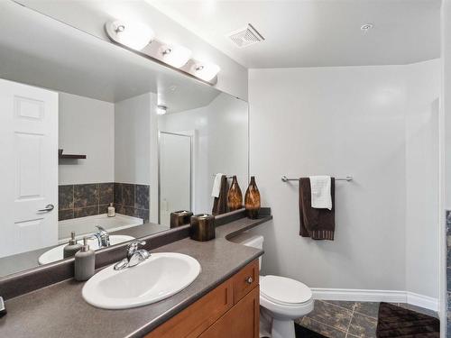 402 9020 Jasper Avenue, Edmonton, AB - Indoor Photo Showing Bathroom