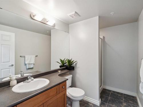 402 9020 Jasper Avenue, Edmonton, AB - Indoor Photo Showing Bathroom