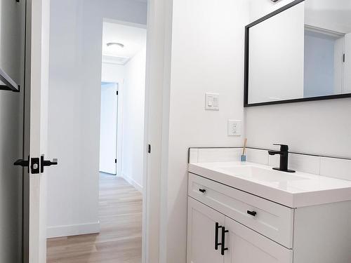 14847A Riverbend Road, Edmonton, AB - Indoor Photo Showing Bathroom