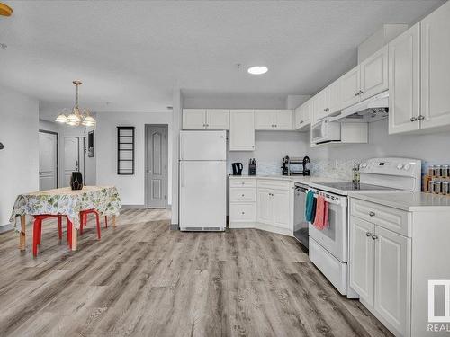 425 7511 171 Street, Edmonton, AB - Indoor Photo Showing Kitchen