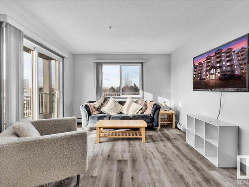 425 7511 171 Street, Edmonton, AB - Indoor Photo Showing Living Room