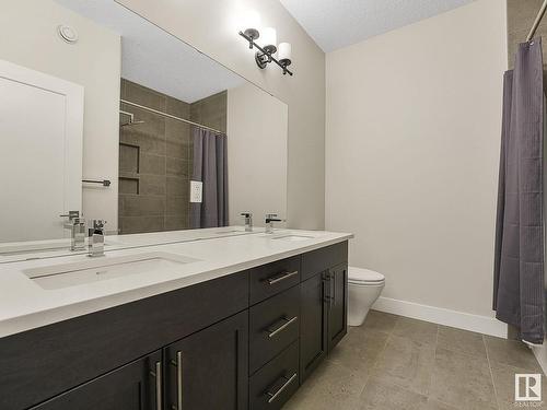 10530 136 Street, Edmonton, AB - Indoor Photo Showing Bathroom