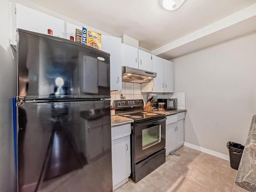 1176 Knottwood Road E, Edmonton, AB - Indoor Photo Showing Kitchen