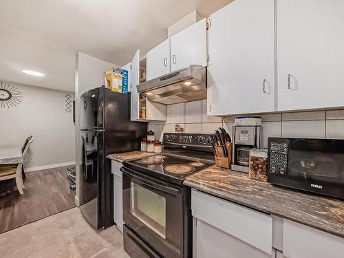 1176 Knottwood Road E, Edmonton, AB - Indoor Photo Showing Kitchen