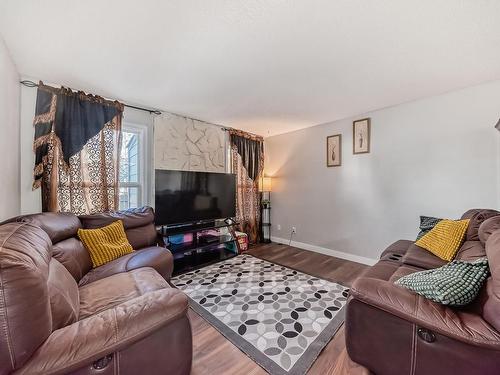 1176 Knottwood Road E, Edmonton, AB - Indoor Photo Showing Living Room