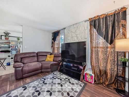 1176 Knottwood Road E, Edmonton, AB - Indoor Photo Showing Living Room