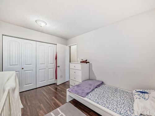 1176 Knottwood Road E, Edmonton, AB - Indoor Photo Showing Bedroom