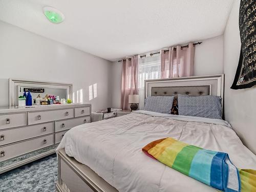 1176 Knottwood Road E, Edmonton, AB - Indoor Photo Showing Bedroom