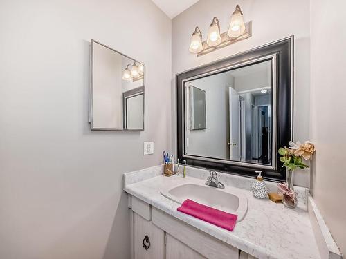 1176 Knottwood Road E, Edmonton, AB - Indoor Photo Showing Bathroom