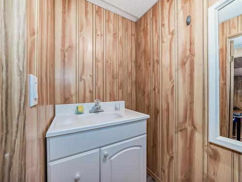 1176 Knottwood Road E, Edmonton, AB - Indoor Photo Showing Bathroom