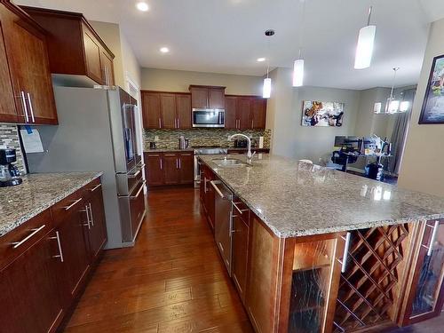 7706 20A Avenue, Edmonton, AB - Indoor Photo Showing Kitchen With Upgraded Kitchen