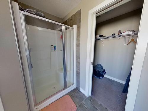 7706 20A Avenue, Edmonton, AB - Indoor Photo Showing Bathroom