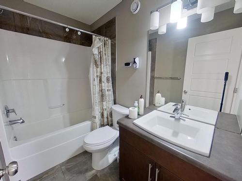 7706 20A Avenue, Edmonton, AB - Indoor Photo Showing Bathroom