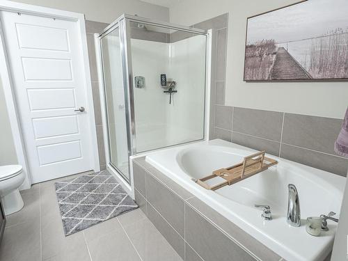 1239 Mcconachie Boulevard, Edmonton, AB - Indoor Photo Showing Bathroom