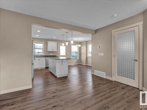 25 2121 Haddow Drive, Edmonton, AB - Indoor