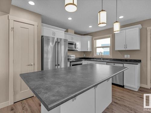 25 2121 Haddow Drive, Edmonton, AB - Indoor Photo Showing Kitchen