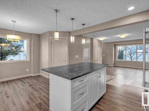 25 2121 Haddow Drive, Edmonton, AB - Indoor Photo Showing Kitchen