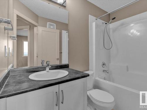 25 2121 Haddow Drive, Edmonton, AB - Indoor Photo Showing Bathroom