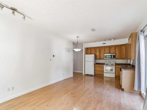 102 10630 78 Avenue, Edmonton, AB - Indoor Photo Showing Kitchen