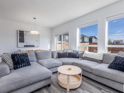 75 Redspur Drive, St. Albert, AB - Indoor Photo Showing Living Room