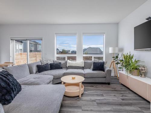 75 Redspur Drive, St. Albert, AB - Indoor Photo Showing Living Room