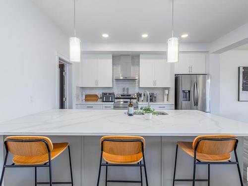 75 Redspur Drive, St. Albert, AB - Indoor Photo Showing Kitchen With Upgraded Kitchen