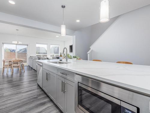 75 Redspur Drive, St. Albert, AB - Indoor Photo Showing Kitchen With Upgraded Kitchen