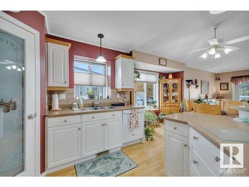 309-7001 Northview Drive, Wetaskiwin, AB - Indoor Photo Showing Kitchen With Double Sink