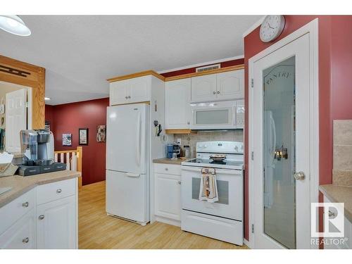 309-7001 Northview Drive, Wetaskiwin, AB - Indoor Photo Showing Kitchen