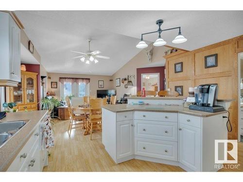 309-7001 Northview Drive, Wetaskiwin, AB - Indoor Photo Showing Kitchen