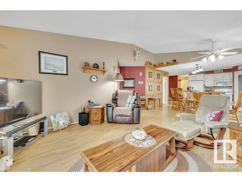 309-7001 Northview Drive, Wetaskiwin, AB - Indoor Photo Showing Living Room