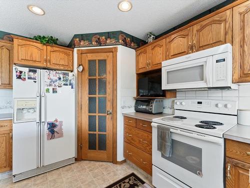 11415 9 Avenue, Edmonton, AB - Indoor Photo Showing Kitchen