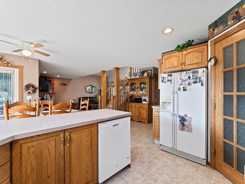 11415 9 Avenue, Edmonton, AB - Indoor Photo Showing Kitchen