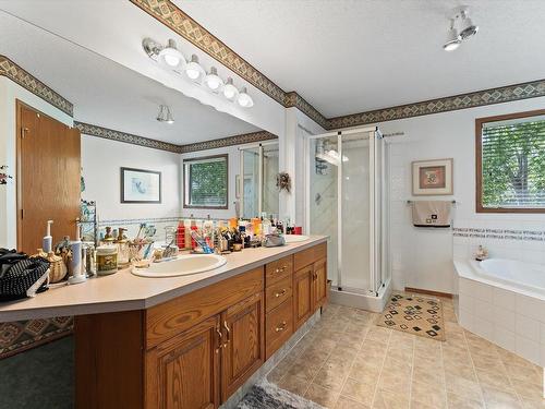 11415 9 Avenue, Edmonton, AB - Indoor Photo Showing Bathroom