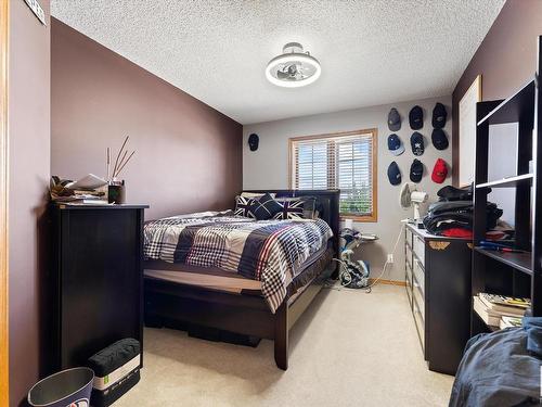 11415 9 Avenue, Edmonton, AB - Indoor Photo Showing Bedroom