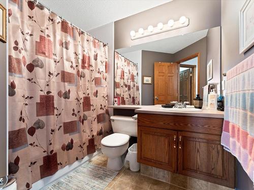 11415 9 Avenue, Edmonton, AB - Indoor Photo Showing Bathroom