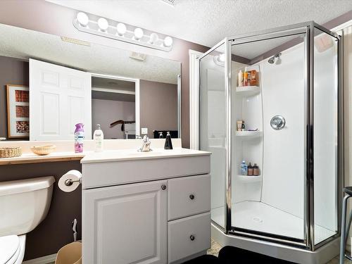 11415 9 Avenue, Edmonton, AB - Indoor Photo Showing Bathroom