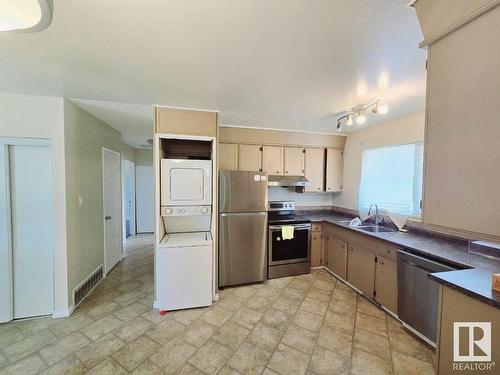 14316 71 Street, Edmonton, AB - Indoor Photo Showing Kitchen