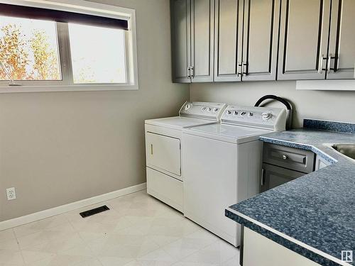 5909 43A Street, Vegreville, AB - Indoor Photo Showing Laundry Room