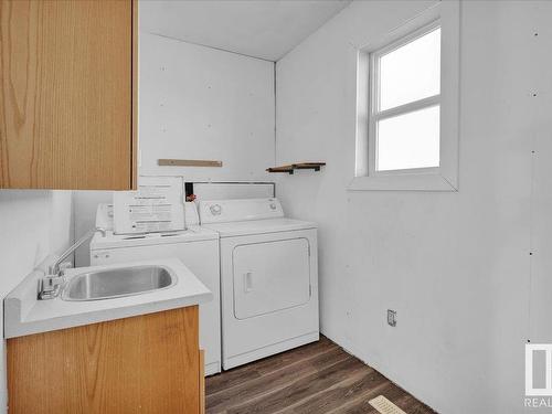 57510 Rge Rd 222, Rural Sturgeon County, AB - Indoor Photo Showing Laundry Room