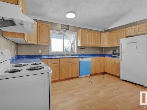 57510 Rge Rd 222, Rural Sturgeon County, AB - Indoor Photo Showing Kitchen