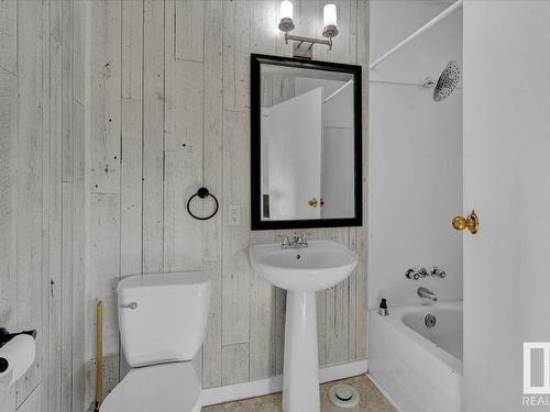 57510 Rge Rd 222, Rural Sturgeon County, AB - Indoor Photo Showing Bathroom