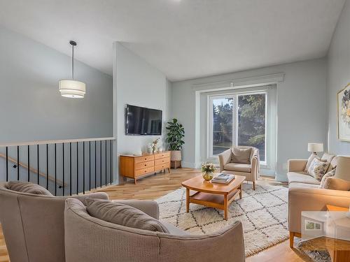 63 Alderwood Boulevard, St. Albert, AB - Indoor Photo Showing Living Room