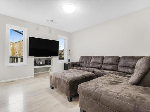 1512 27 Avenue, Edmonton, AB - Indoor Photo Showing Living Room