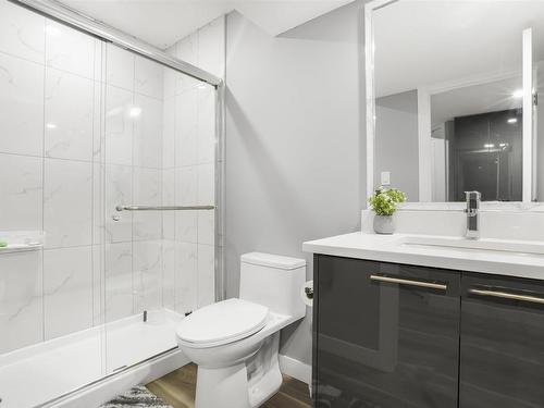 1512 27 Avenue, Edmonton, AB - Indoor Photo Showing Bathroom