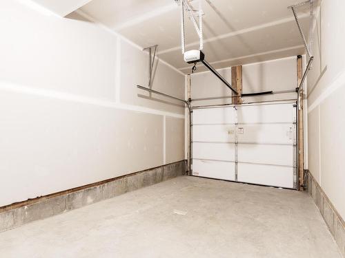 35 16231 19 Avenue, Edmonton, AB - Indoor Photo Showing Garage