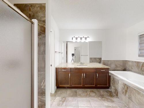 3207 13 Avenue, Edmonton, AB - Indoor Photo Showing Bathroom