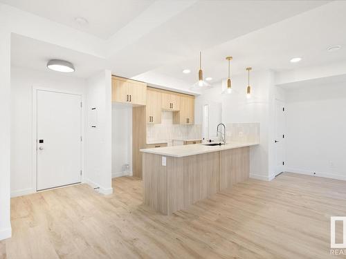 28 16231 19 Avenue, Edmonton, AB - Indoor Photo Showing Kitchen